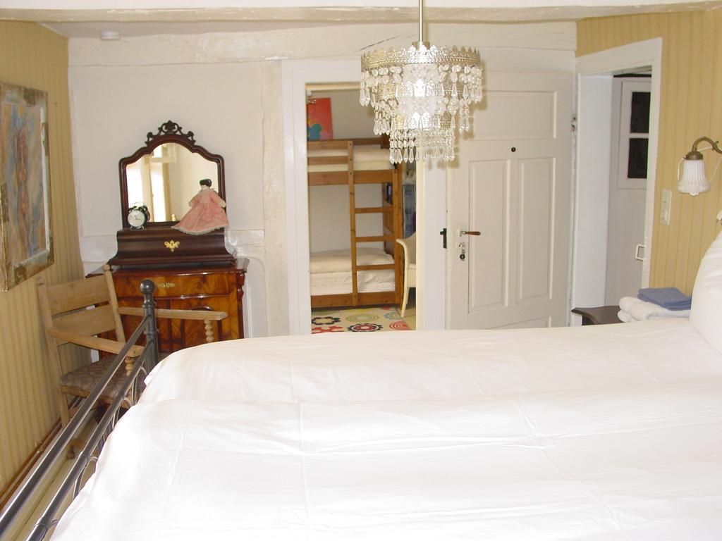 Robert's Bed&Breakfast Helmarshausen Exterior foto