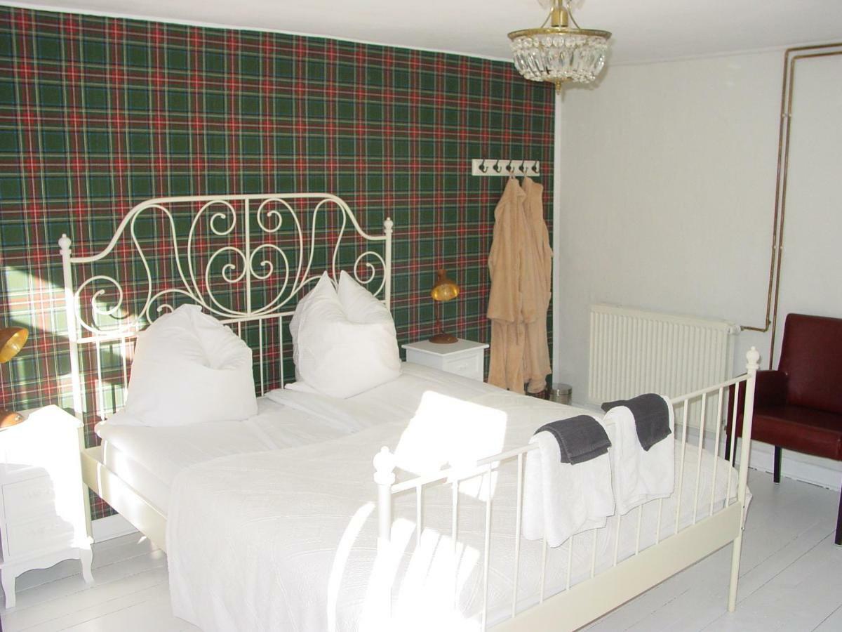 Robert's Bed&Breakfast Helmarshausen Exterior foto